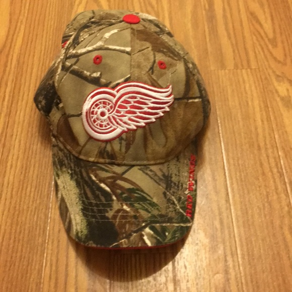 red wings camo hat